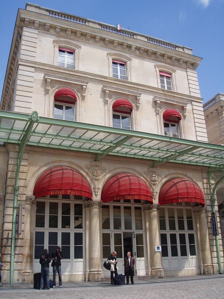 Kyriad Paris 10 - Gare De L'Est Bagian luar foto